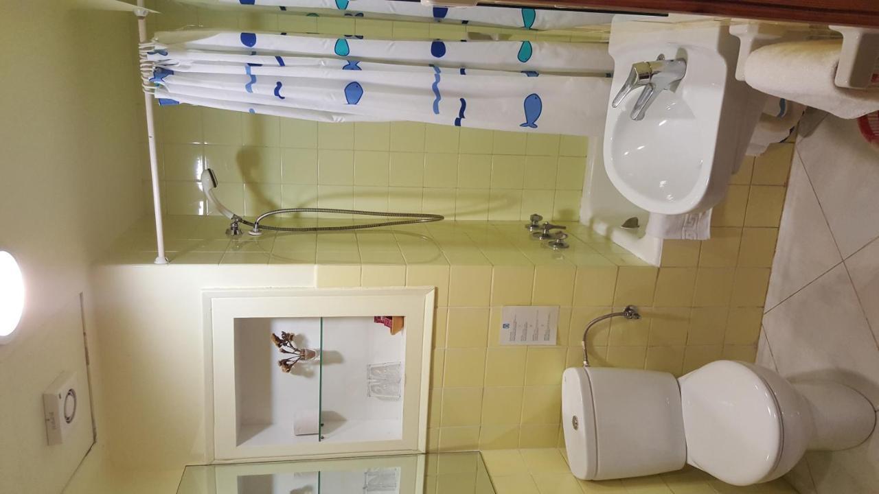 Hostal Residencia Catalina 팔라모스 외부 사진