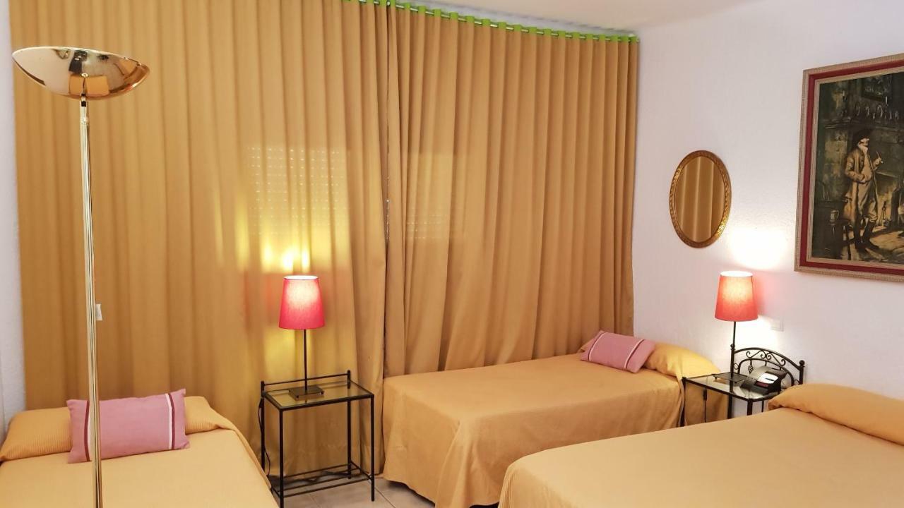 Hostal Residencia Catalina 팔라모스 외부 사진