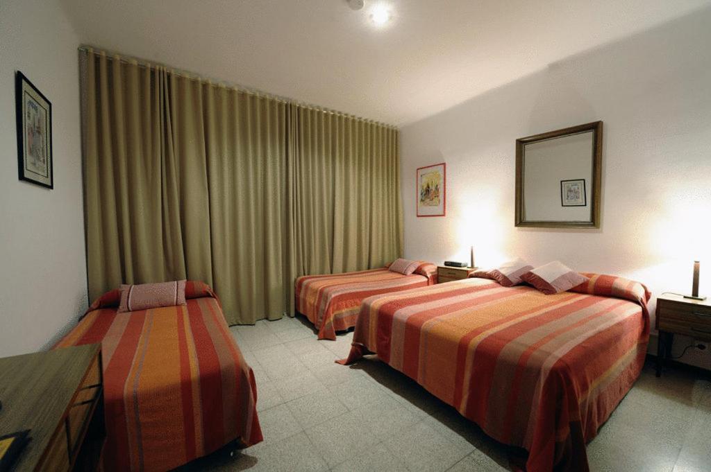 Hostal Residencia Catalina 팔라모스 외부 사진