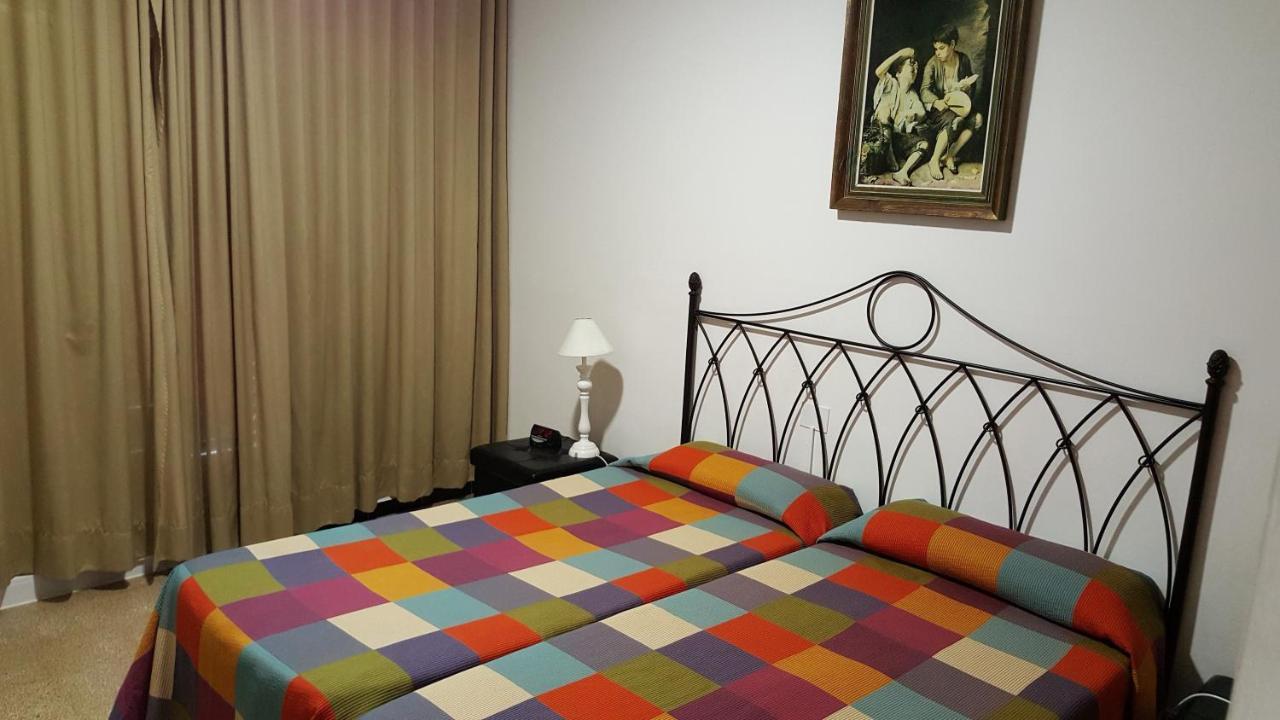 Hostal Residencia Catalina 팔라모스 외부 사진